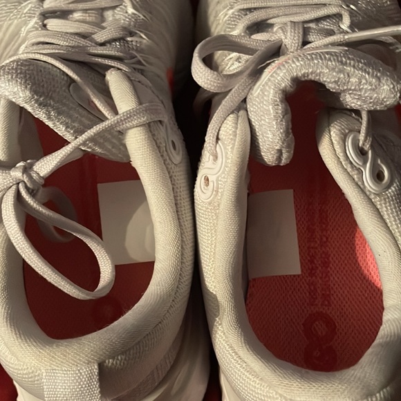 Nike React Women’s running shoes - Size 9 - off white/gray and pink - Picture 4 of 7